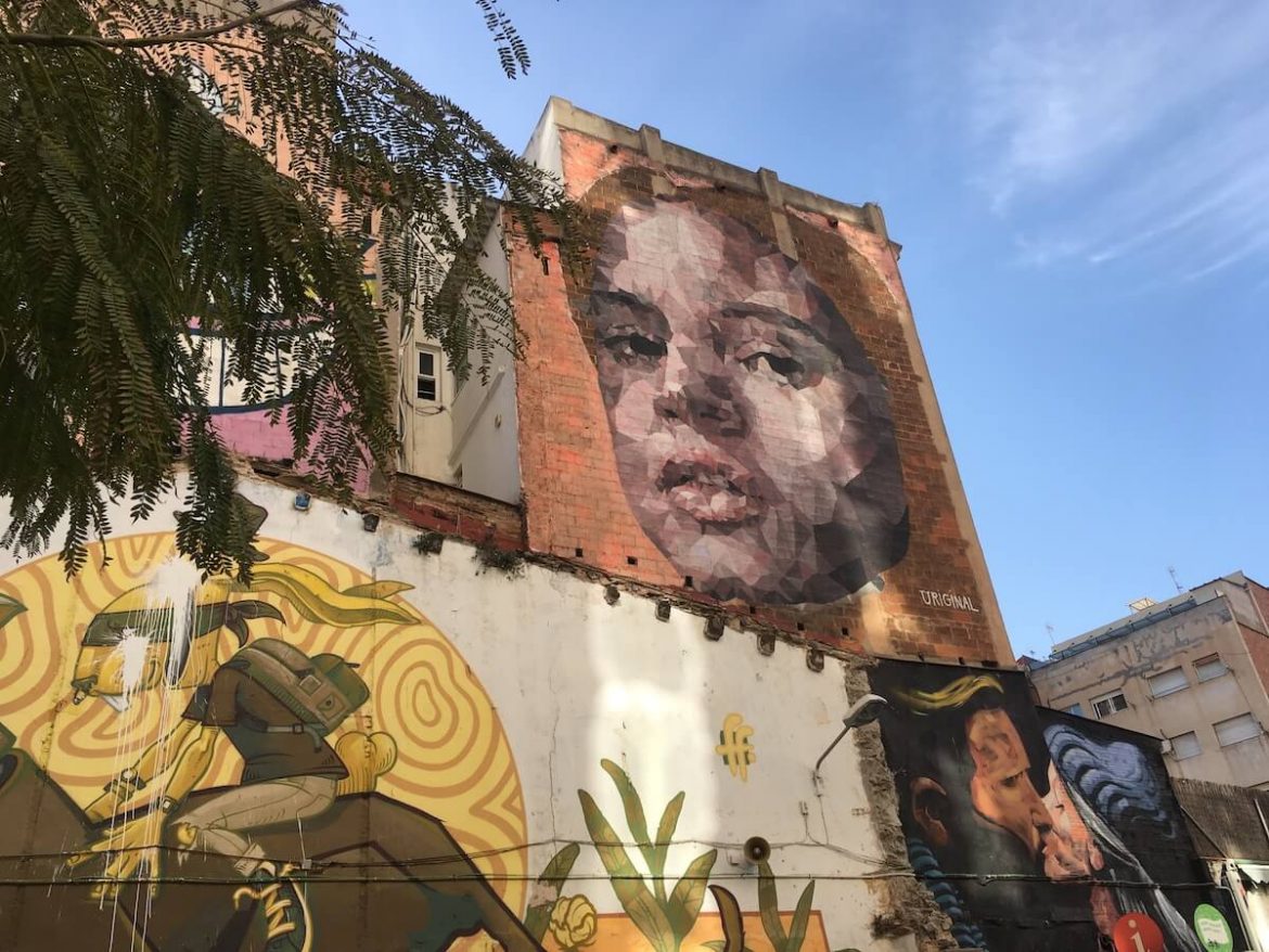 Arte de Un graffiti de Rosalía en Creu Coberta Barcelona