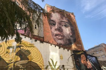 Arte de Un graffiti de Rosalía en Creu Coberta Barcelona