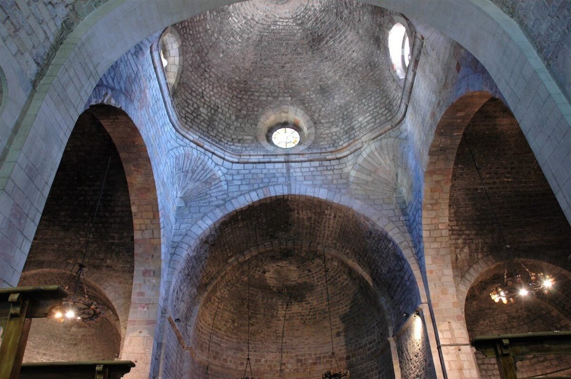interior del monasterio de Sant Pau del Camp.