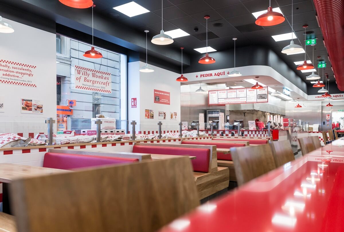 Interior local Five Guys