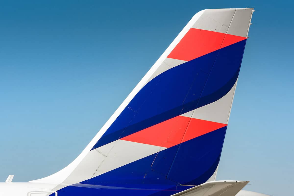 Cola de un Airbus A320 de Latam