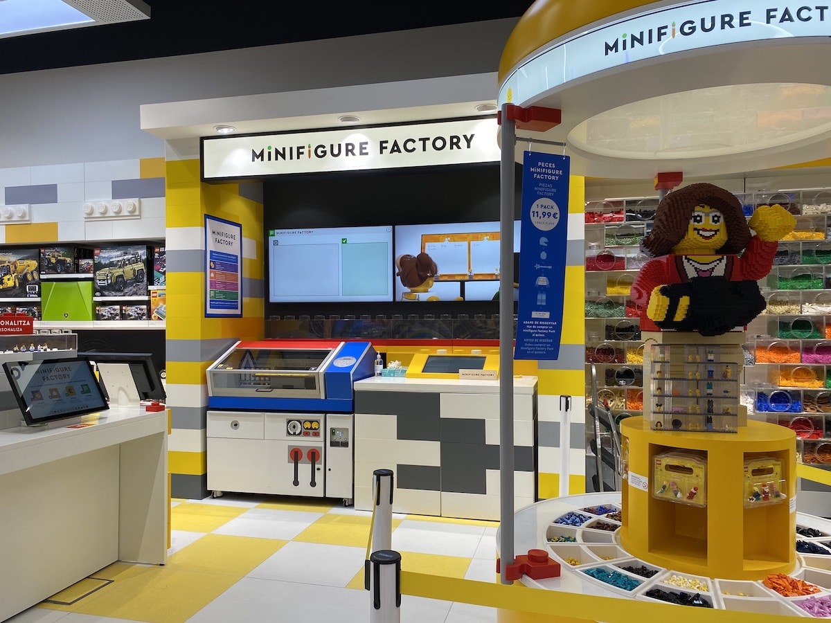 Lego su primera 'flagship store' de España Paseo de Gràcia
