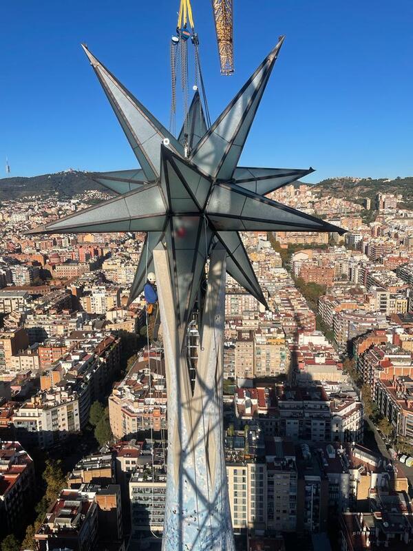 estrella sagrada familia barcelona