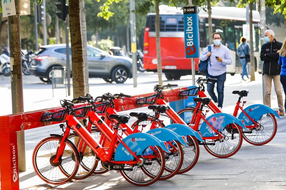 Estación de bicicletas del e-Bicibox, el precursor del nuevo Bicing metropolitano.