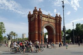 Turistes Arc de Triomf