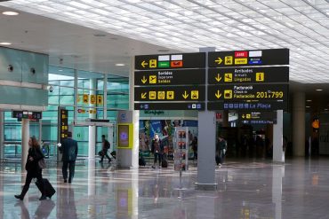 EL TRÁFICO DE VIAJEROS EN EL AEROPUERTO DE BARCELONA ESTÁ LEJOS DE LOS NIVELES DE 2019.