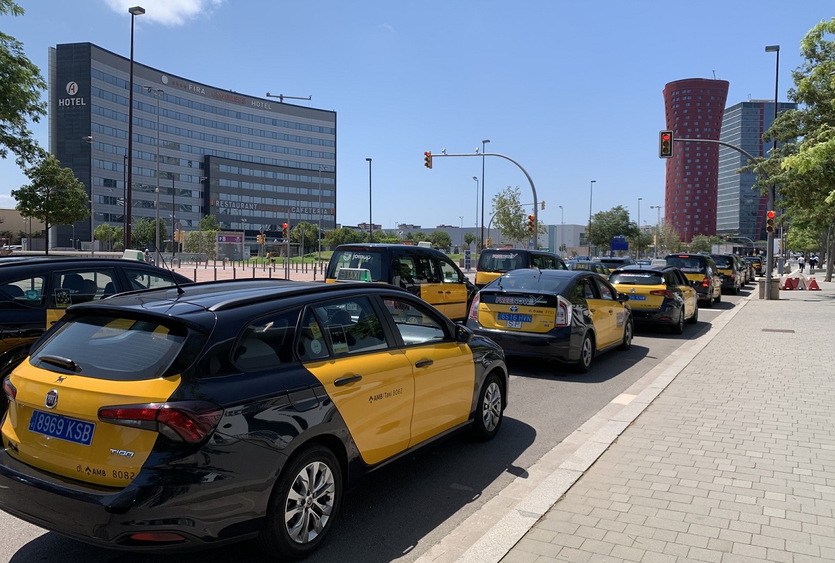 Barcelona desarrolla su 'app' pública para pedir taxis