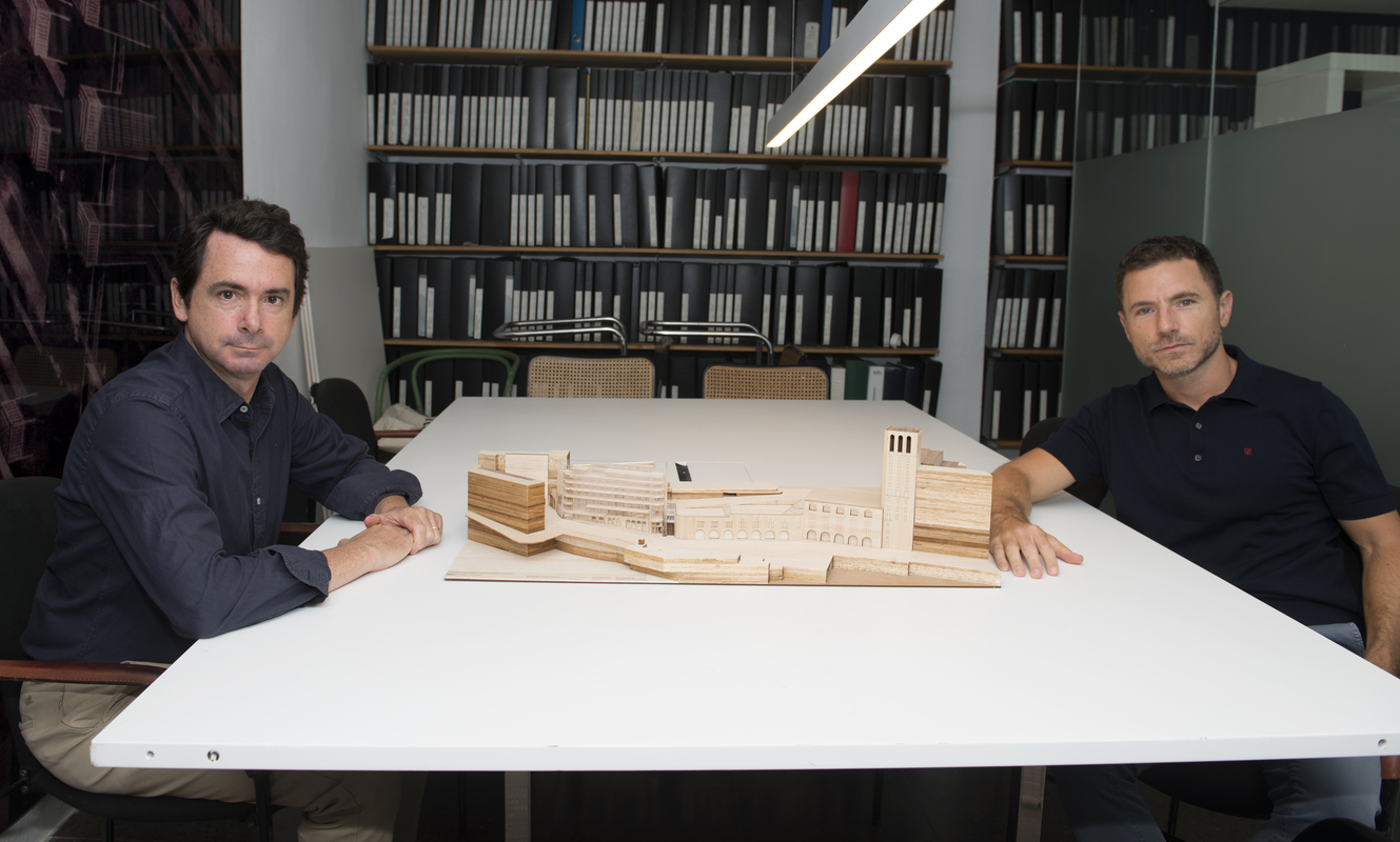 Josep M. Miró i Eduard Gutiérrez despatx Nitidus Arquitectes maqueta Biblioteca Barcelona