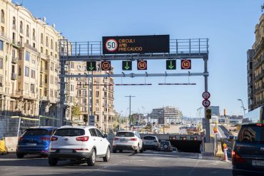 Vehicles entrant al Túnel de Glòries