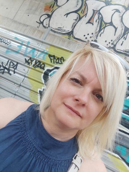 escritora Angelique Pfitzner