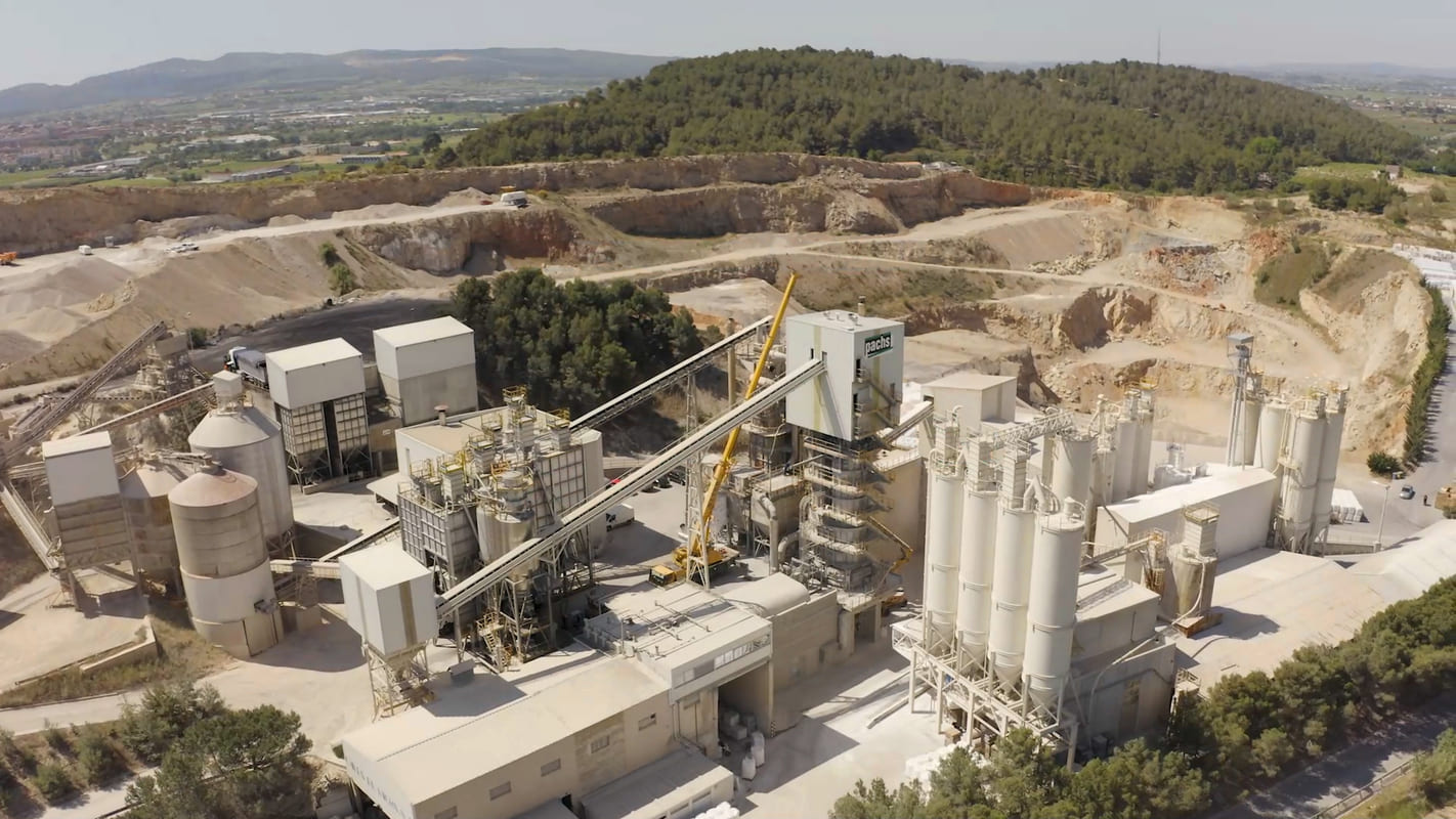 Cales de Pachs a Pacs del Penedès pedrera forns cal