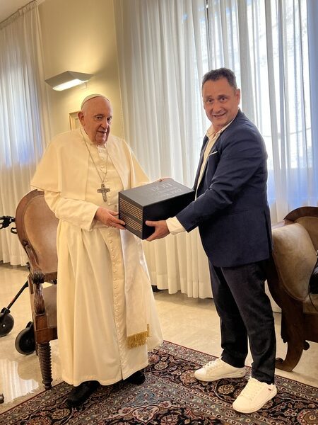 Enrique Tomás con el Papa Francisco
