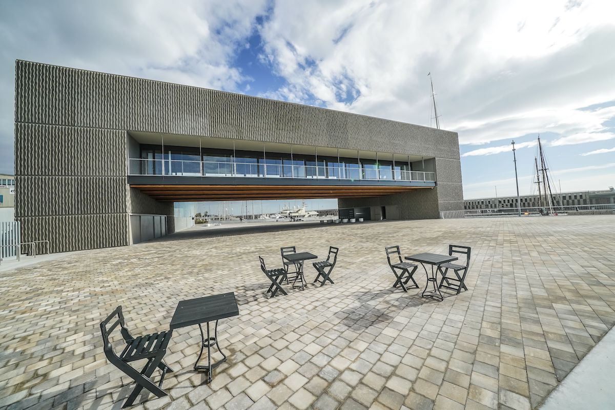 Nuevo edificio en la rambla del Rompeolas de Nueva Bocana