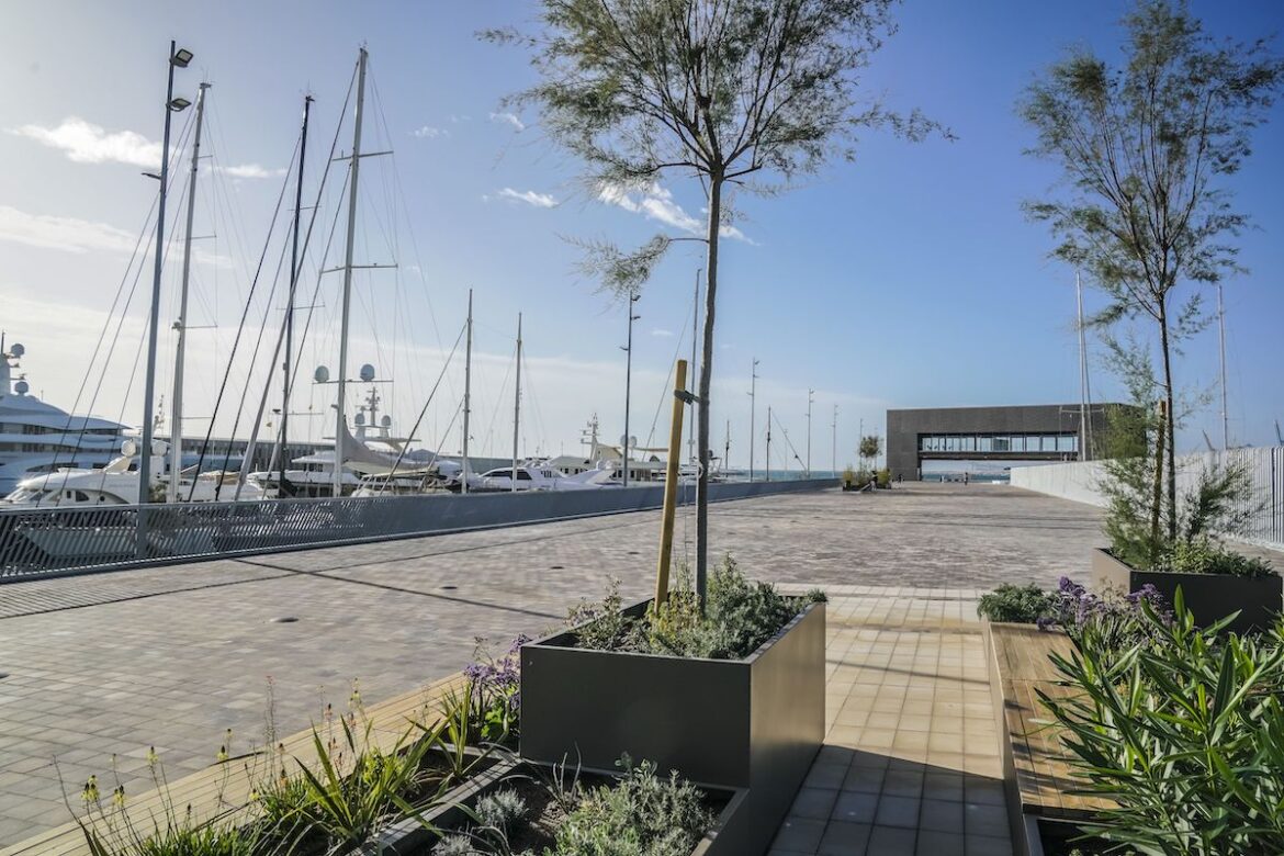 mirador nueva rambla La nueva Rambla del Rompeolas y su flamante Edificio Mirador culminan el desarrollo del área de la Nova Bocana del Port de Barcelona