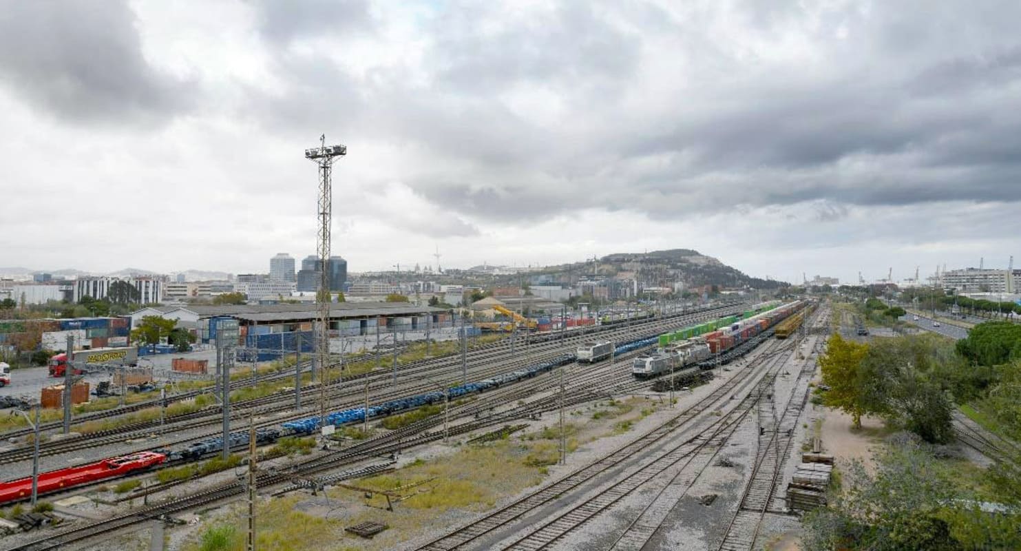 Terminal de Can Tunis. Train Port Barcelona