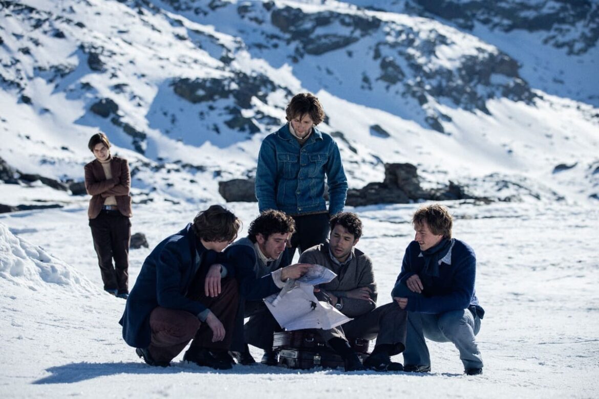 sociedad de la nieve es un hit de Netflix excelentemente dirigido por un cineasta barcelonés y con una ficha técnica repleta de apellidos catalanes.