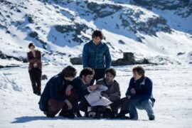 'La Sociedad de la Nieve' es un hit de Netflix excelentemente dirigido por un cineasta barcelonés y con una ficha técnica repleta de apellidos catalanes.