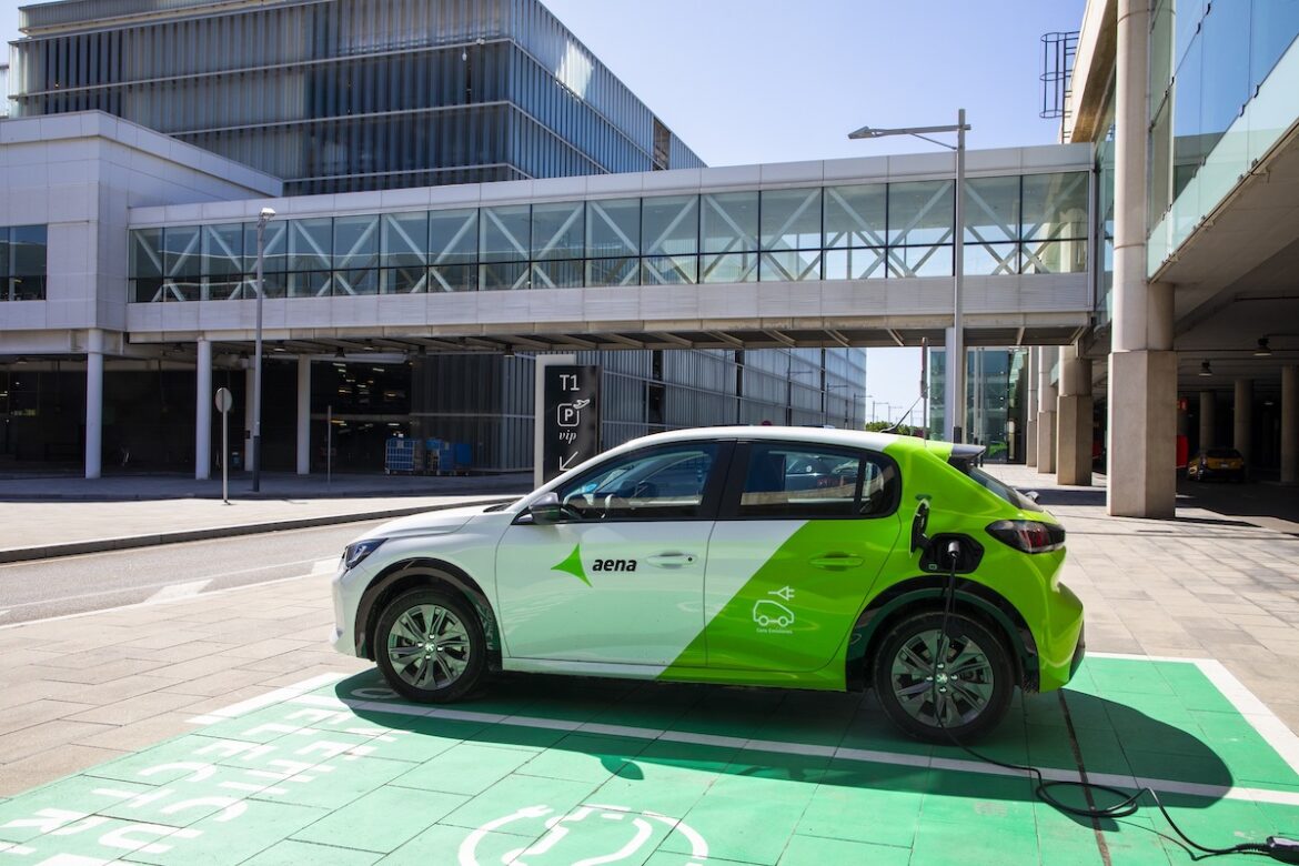 Vehículo eléctrico en el Aeropuerto Josep Tarradellas Barcelona-El Prat