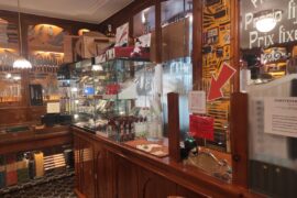 Ganiveteria Roca, Plaça El Pi uno de los comercios centenarios de Barcelona