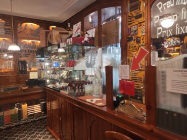 Ganiveteria Roca, Plaça El Pi uno de los comercios centenarios de Barcelona