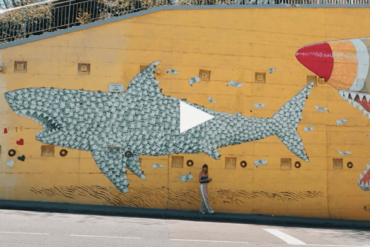 mural tiburon en el carmel barcelona