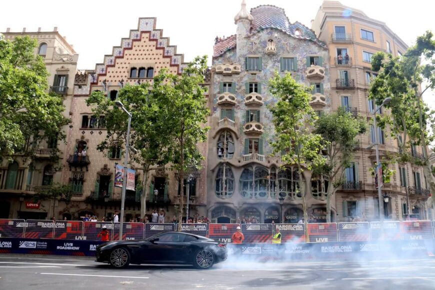 Uno de los vehículos Aston Martin conducido por el expiloto catalán Pedro de la Rosa.