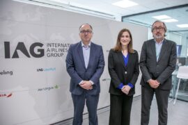 Luis Gallego (IAG), Carolina Martinoli (Vueling) y Fernando Candela (Level)