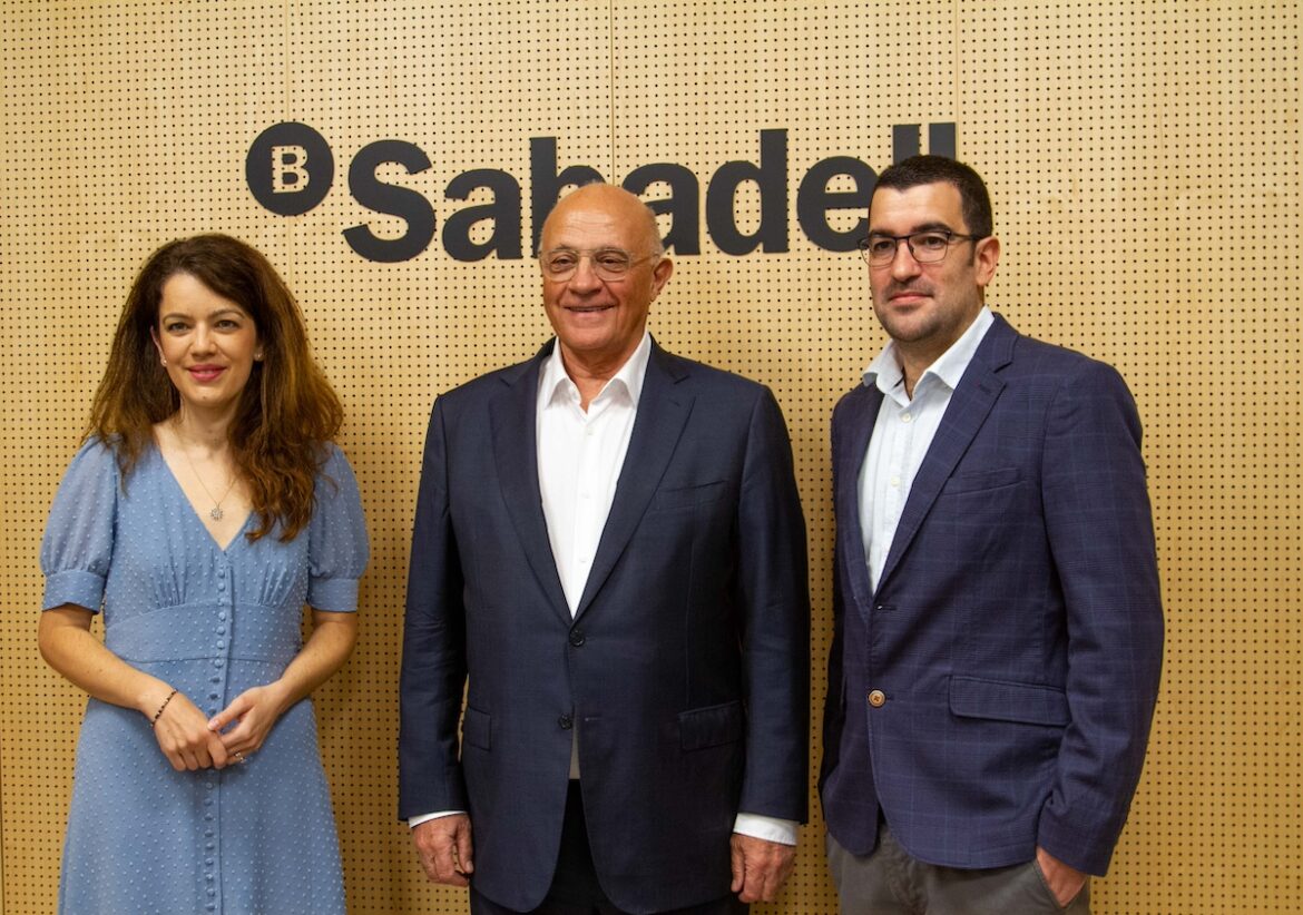 Elvan Boke, Josep Oliu y Manuel Delgado Baquerizo