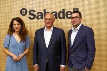 Elvan Boke, Josep Oliu y Manuel Delgado Baquerizo