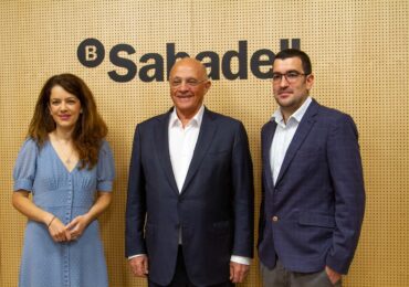 Elvan Boke, Josep Oliu y Manuel Delgado Baquerizo