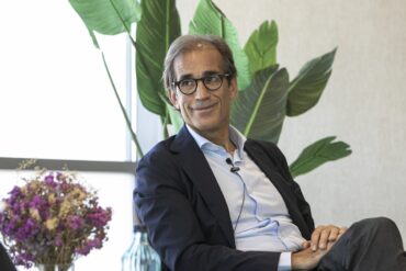 Pau Relat Mat Holding