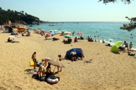 Banyistes cales Sant Antoni de Calonge verano