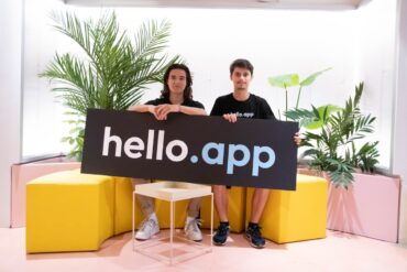 Los cofundadores de Hello.app Álvaro Pintado y Alexander Baikalov.