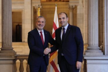 Jaume Collboni y Albert Dalmau en el Ayuntamiento. pacto viviendas en Barcelona