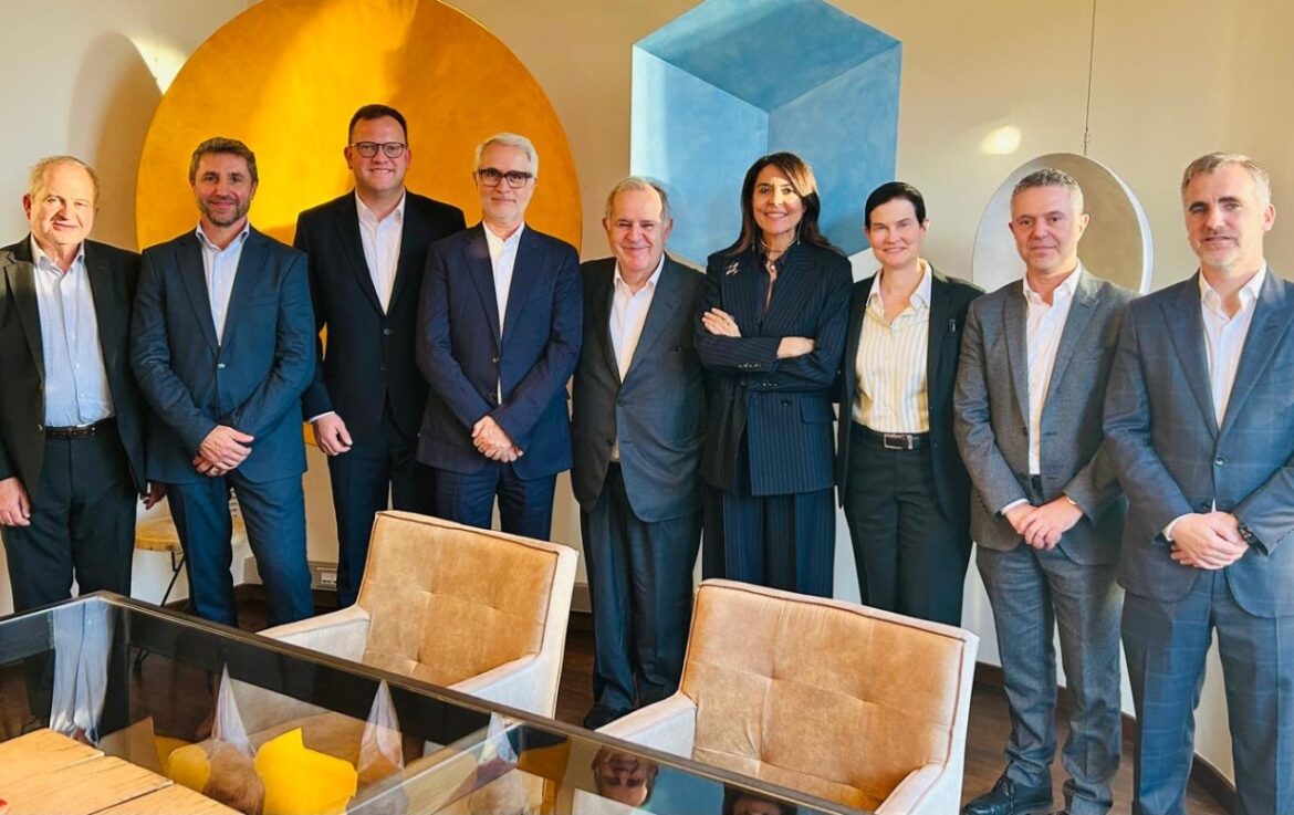 Directivos de la cadena Catalonia, de Quantum y de Avendra.