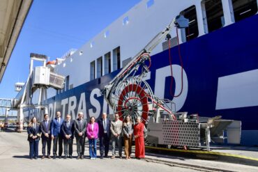 Barcelona estrena el sistema que conecte ferris a la red eléctrica. terminal Grimaldi