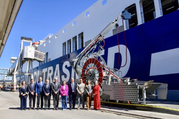 Barcelona estrena el sistema que conecte ferris a la red eléctrica. terminal Grimaldi