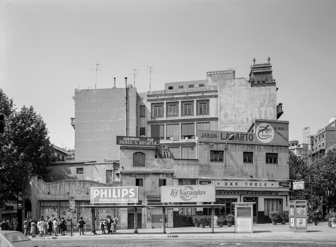 El Paseo Sant Joan junto a Arc de Triomf en 1980 por Manolo Laguillo.