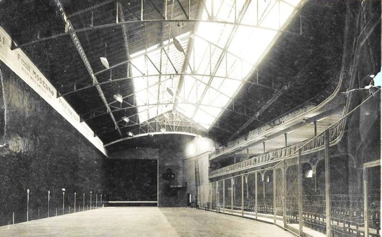 Frontón de pelota en Barcelona.