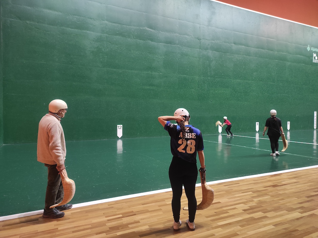 Frontón de pelota vasca en Barcelona.