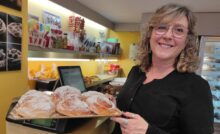 Pilar Tasias en la Pastisseria Formentor de Barcelona. 