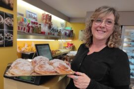 Pilar Tasias en la Pastisseria Formentor de Barcelona.