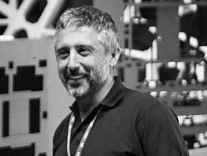 Juan Roberto Vásquez de Indissoluble. 