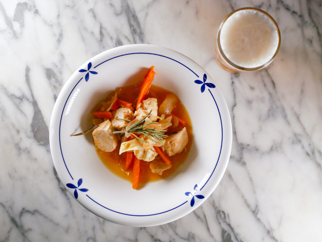En Na Mindona, tapa de Pollo en escabeche de naranja y romero.