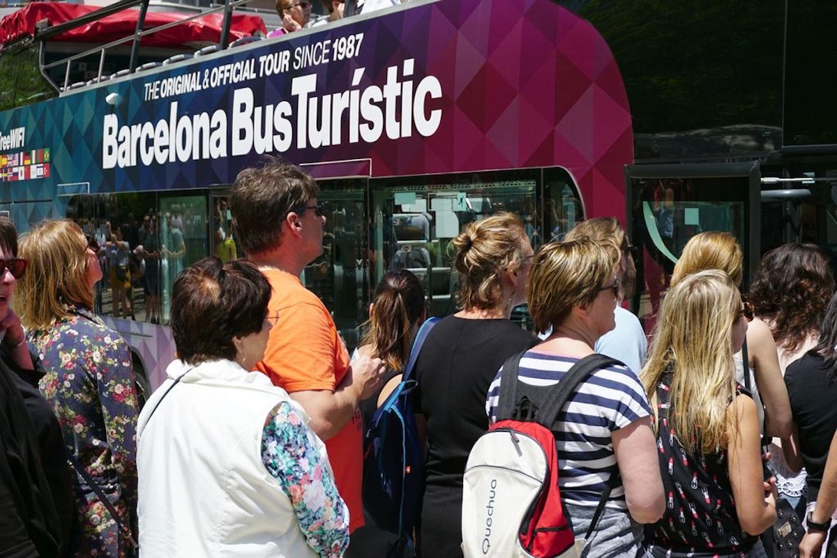 Turistas en Barcelona por Vicente Zambrano. 