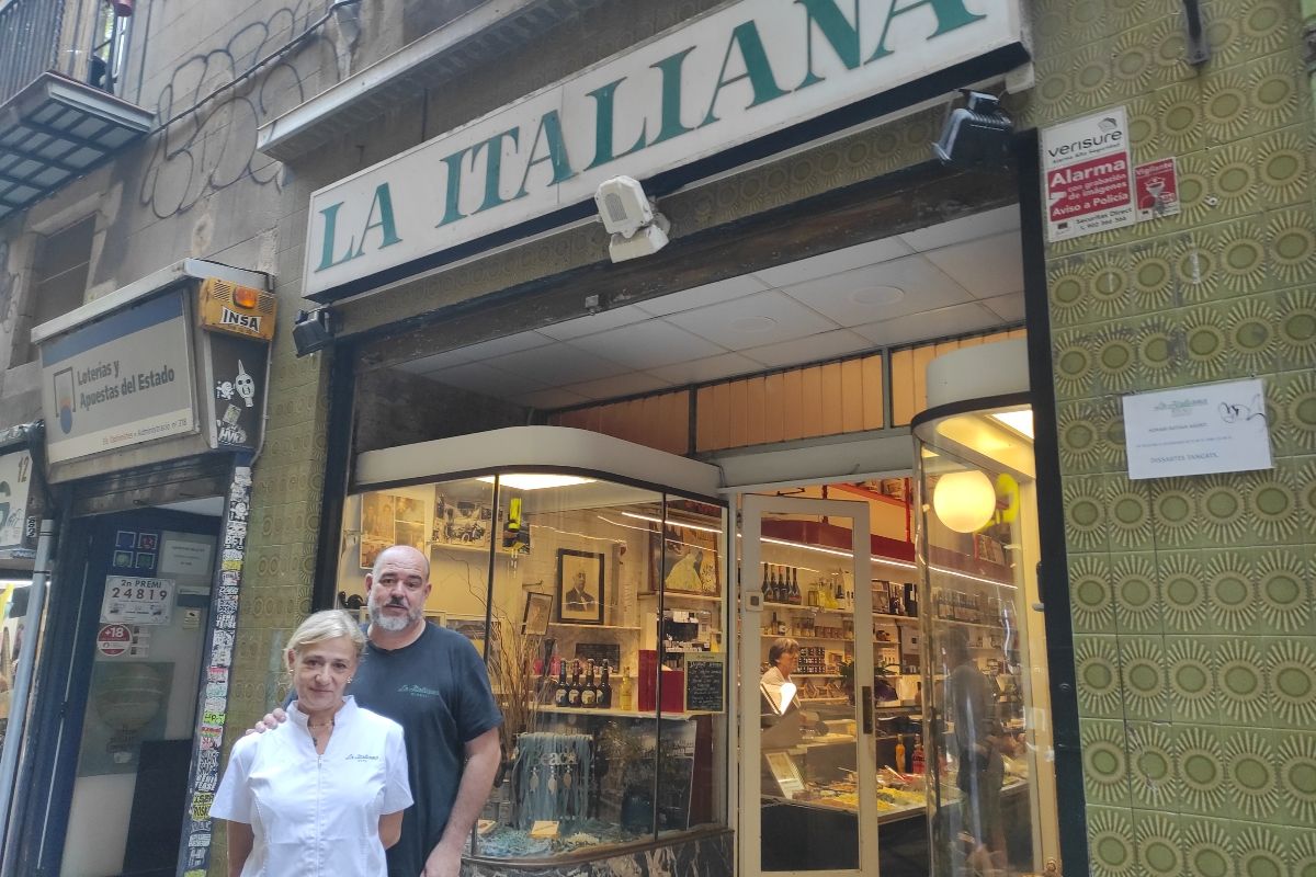 Carla Rivali i Gerard Vilà davant de La Italiana. 