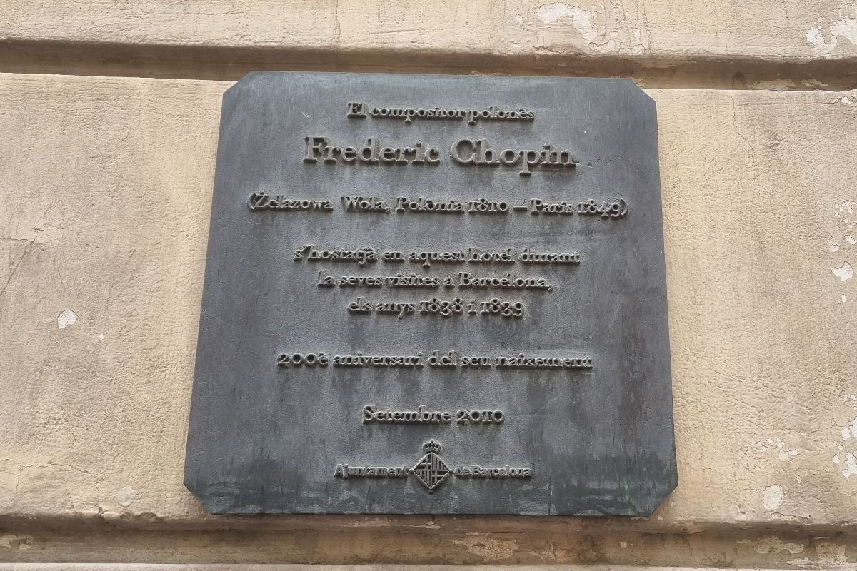 Placa que recuerda el paso de Chopin por el Cuatro Naciones