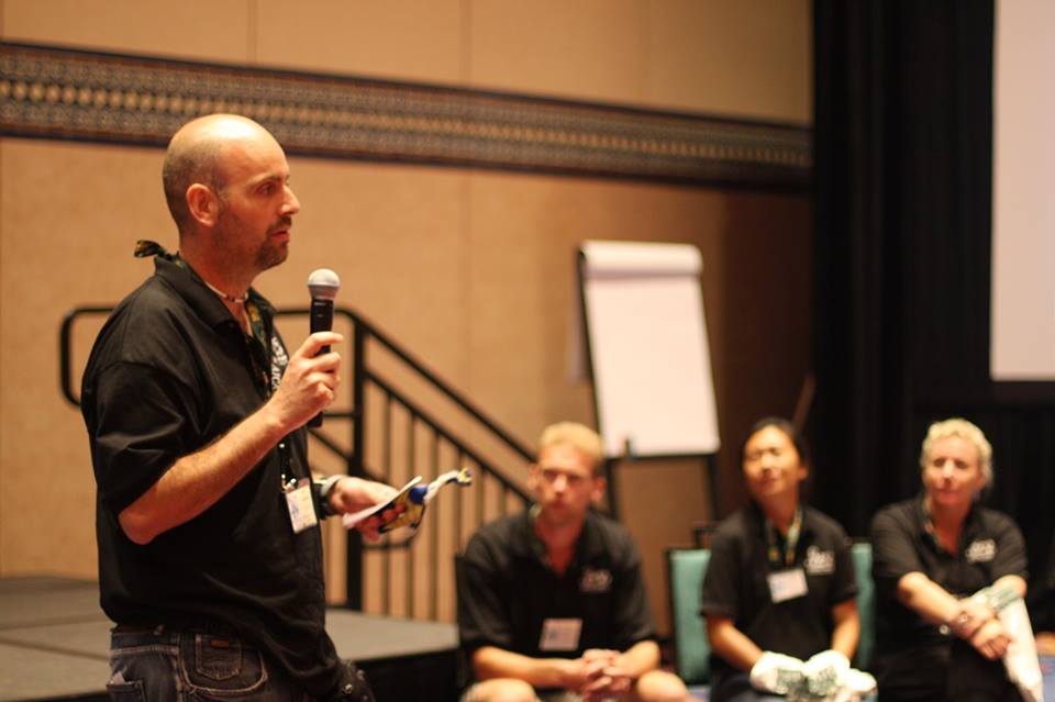 Raúl Cabrera Porcel impartint una xerrada per a presentar l'Associació Internacional de Cuidadors (ICZ) en un congrés de cuidadors als Estats Units. © Internacional Congress Of Zookeepers 