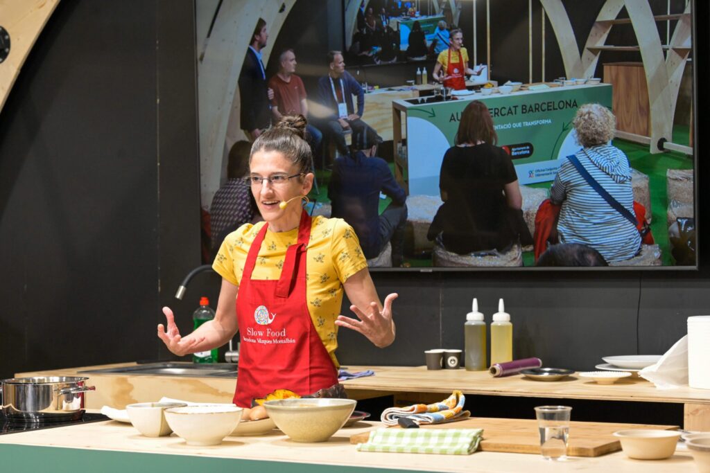 La cuinera Maria Nicolau a una activitat a l'Aula Mercat Barcelona del Forum Gastronomic 2024