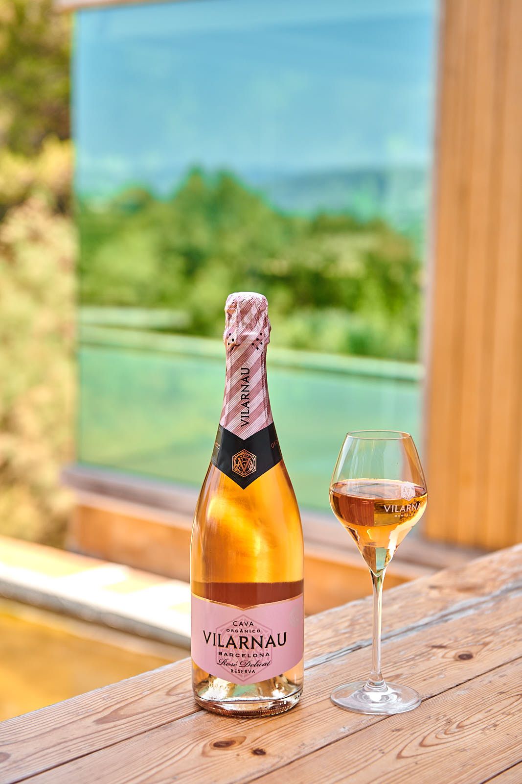 El territorio se imprime en cada botella de cava Vilarnau.